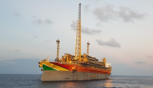 سفينة عائمة لإنتاج النفط وتخزينه في غايانا