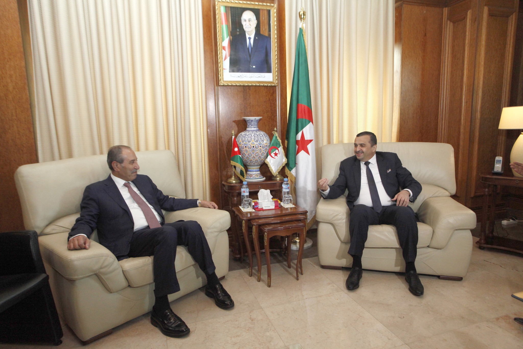 الجزائر يدرس تثدير النفط والغاز إلى الأردن