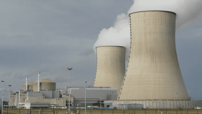 إغلاق المزيد من المفاعلات النووية يهدد الكهرباء في فرنسا