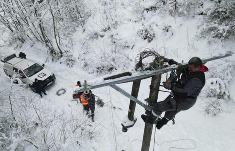 العواصف الثلجية تقطع الكهرباء عن الآلاف في صربيا