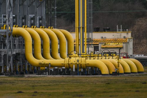 وكالة الطاقة الدولية تشير إلى احتمال انقطاع كامل للإمدادات الروسية من الغاز