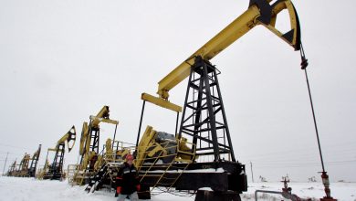 Photo of إنتاج النفط الروسي ينخفض 500 ألف برميل يوميًا.. موسكو ترد على العقوبات الغربية