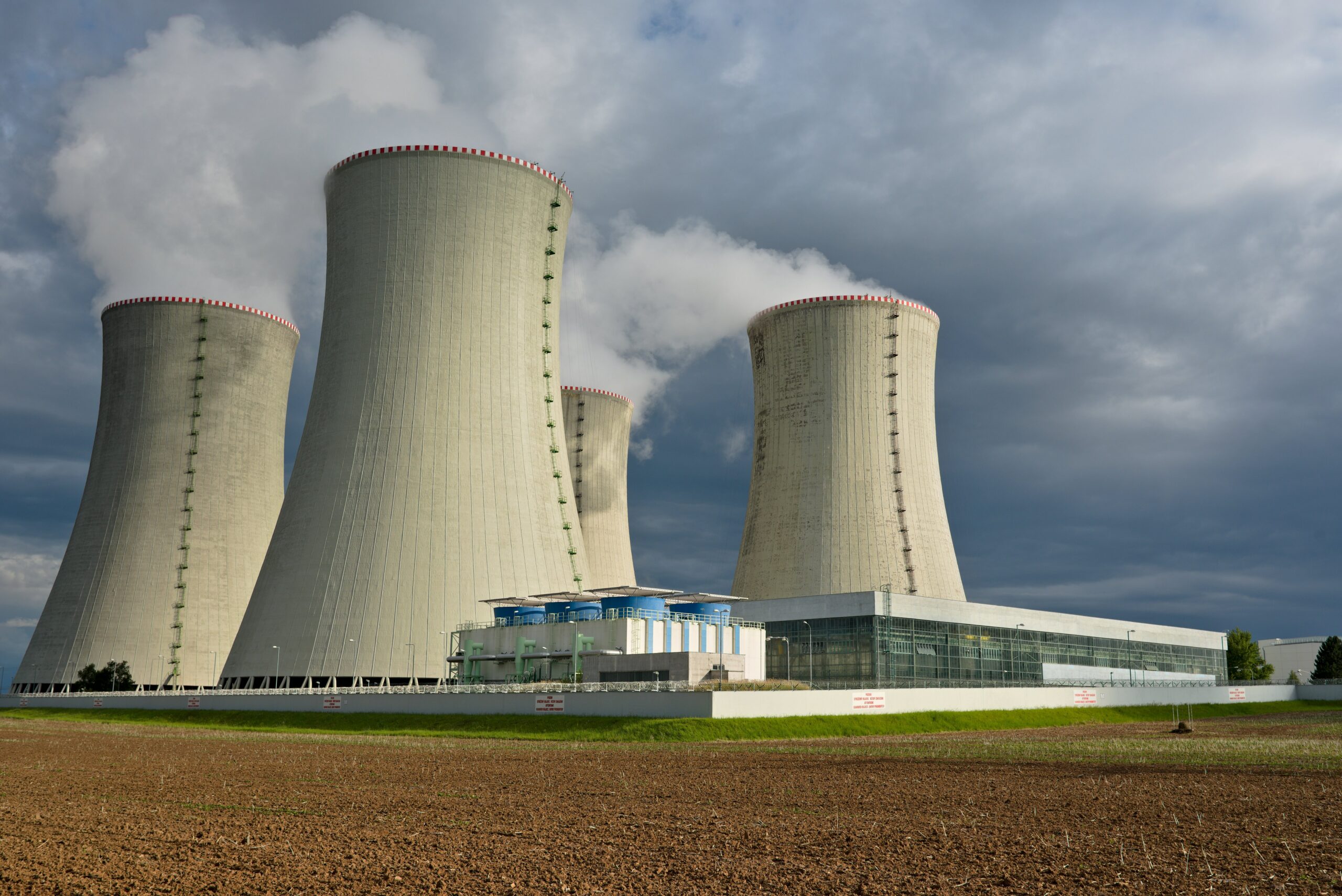 محطة طاقة نووية واستخدامها لإنتاج الهيدروجين الأصفر