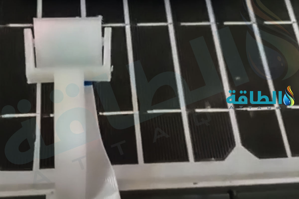 روبوت لتنظيف الألواح الشمسية