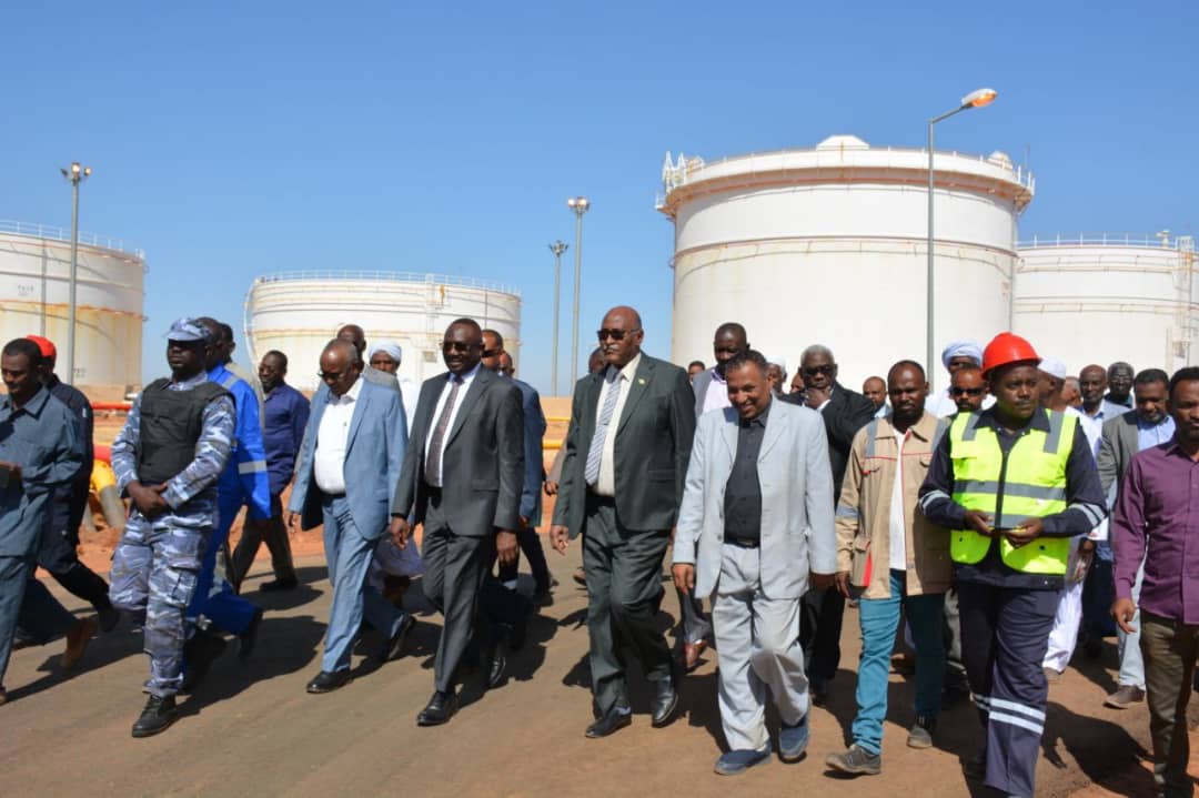 السودان يدشن خط أنابيب لنقل المشتقات النفطية
