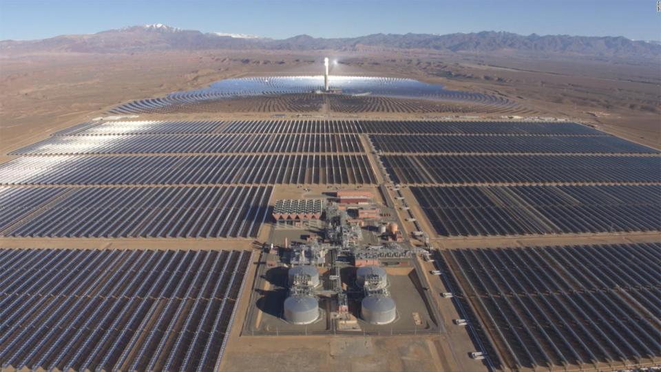 أكوا باور السعودية تؤمن تمويل مشروع محطة كوم أمبو للطاقة الشمسية في مصر