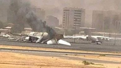 Photo of خزانات الوقود في مطار الخرطوم ضحية الاشتباكات المسلحة بالسودان (فيديو)