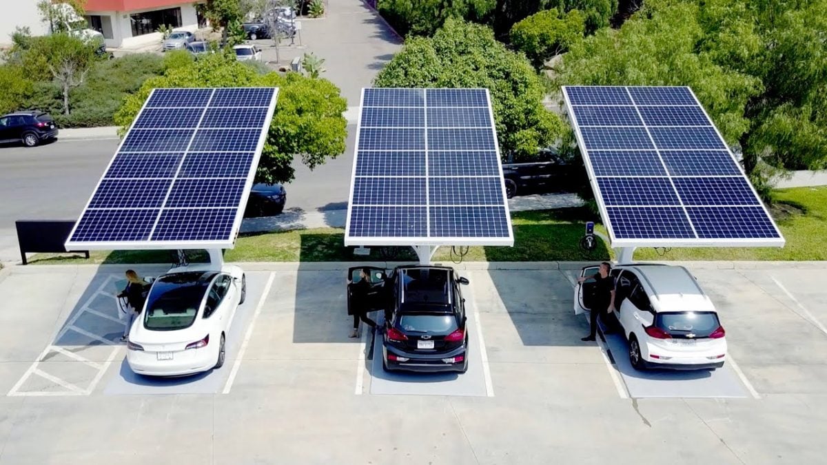 الألواح الشمسية تعزز شحن السيارات الكهربائية في أميركا بوفورات ضخمة