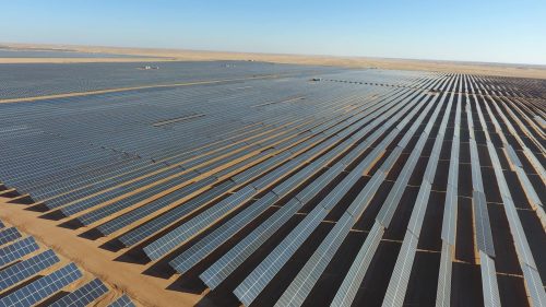 أكوا باور السعودية تؤمن تمويل مشروع محطة كوم أمبو للطاقة الشمسية في مصر