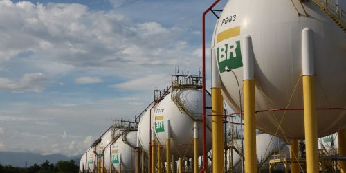مرافق لمعالجة وتخزين الغاز تابعة لشركة بتروبراس المشاركة في أول مشروع لمعالجة الغاز بحريًا في البرازيل 