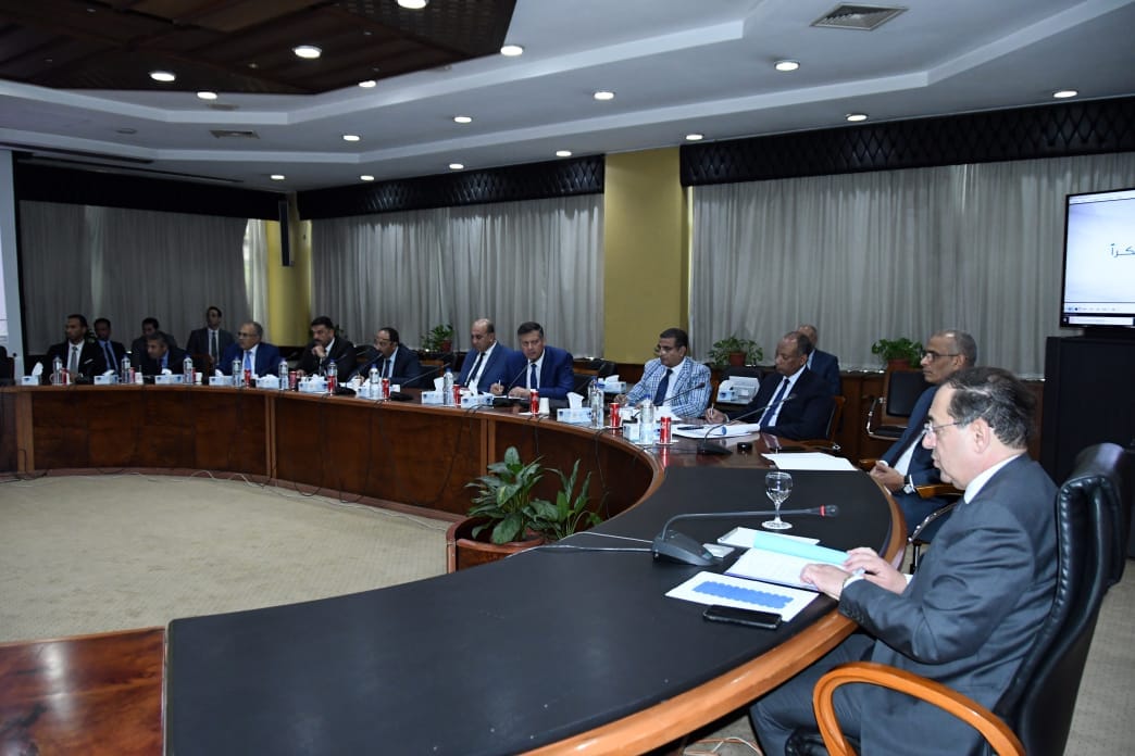 اجتماع وزير البترول مع الجمعية التأسيسية لشركة العلمين لإنتاج السيليكون في مصر 