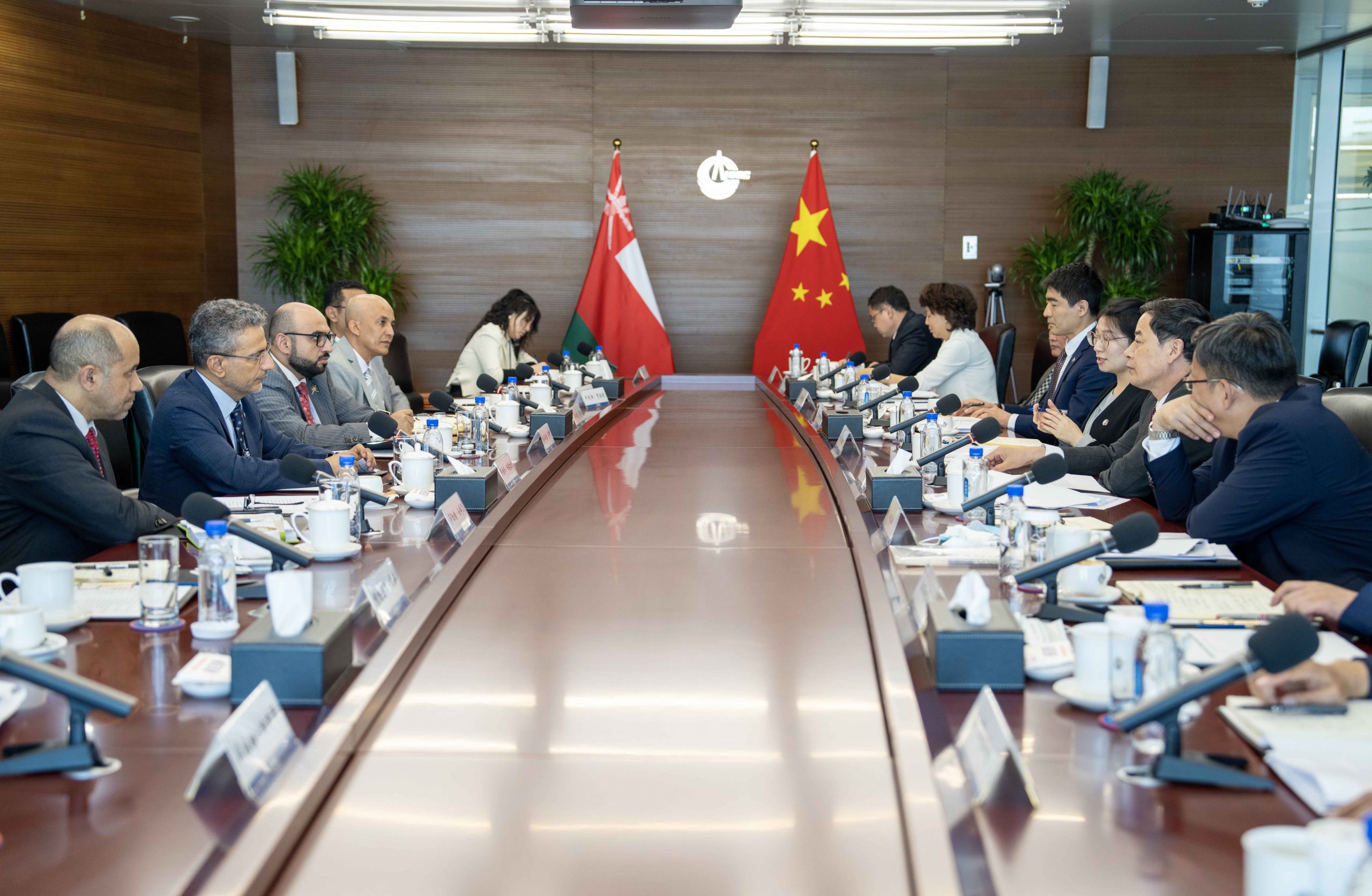 جانب من مباحثات وفد وزارة الطاقة في سلطنة عمان مع المسؤولين الصينيين