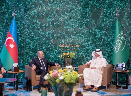 جانب من لقاء وزير الطاقة السعودي مع نظيره الأذربيجاني