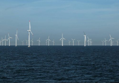 مزرعة رياح بحرية في بحر الشمال الذي يُخطط لضمه أكبر محطة كهرباء في العالم