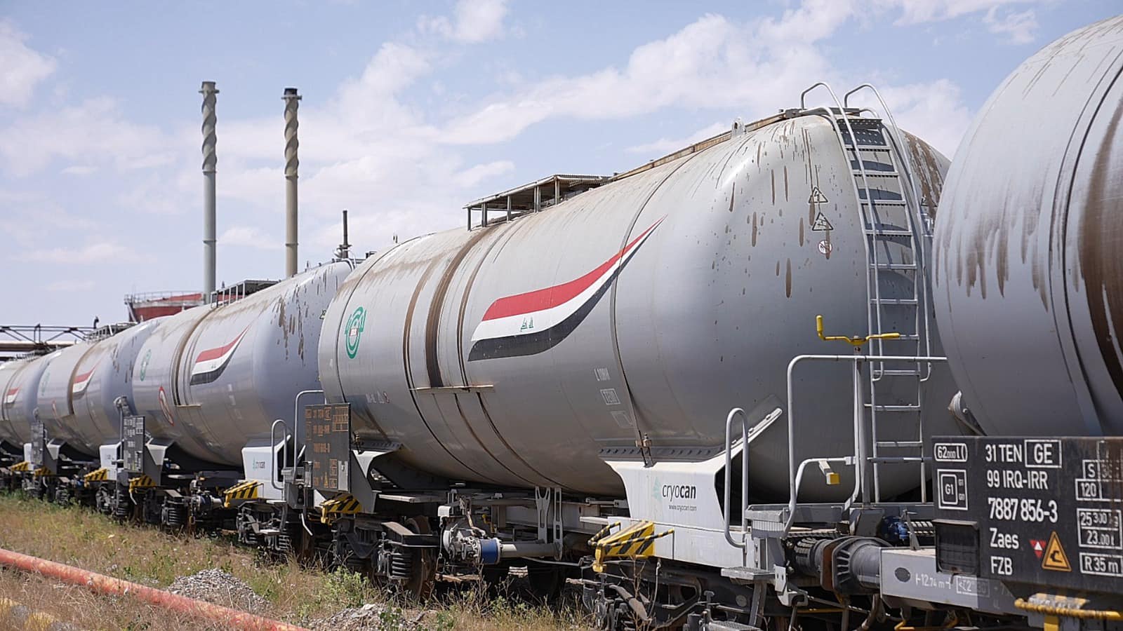 صهاريج تابعة لشركة سكك حديد العراق تنقل إنتاج حقل القيارة النفطي