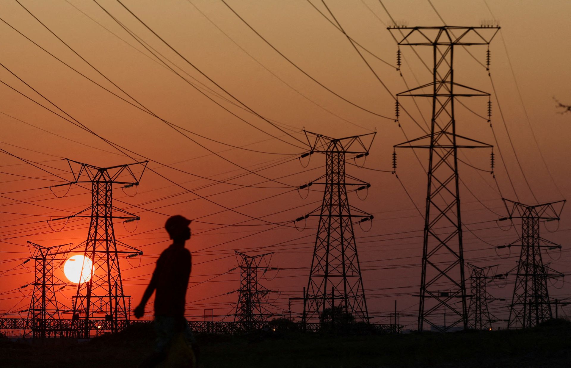 توقعات بانهيار شبكة الكهرباء في جنوب أفريقيا خلال الشتاء المقبل