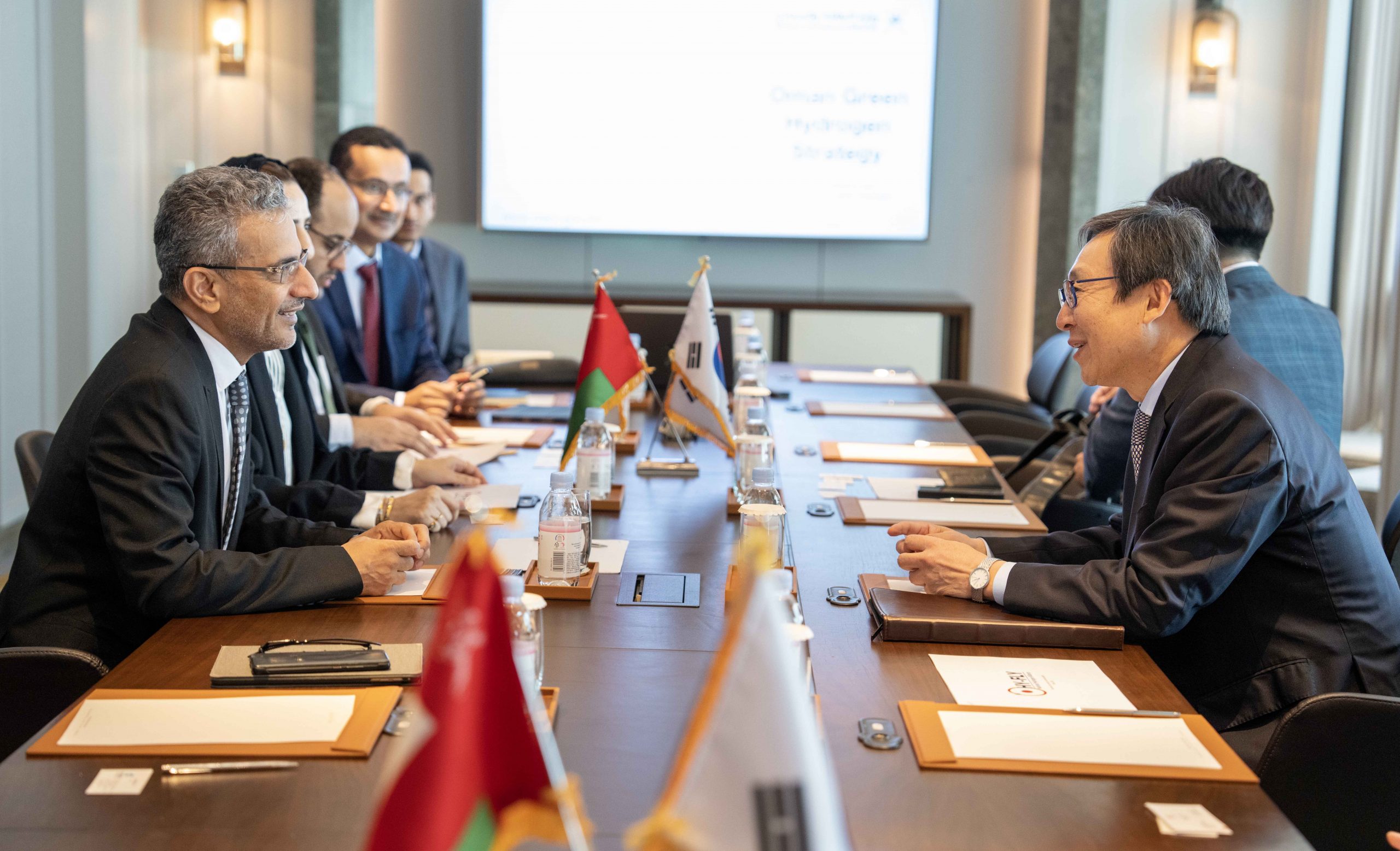جانب من اجتماعات مسؤولي سلطنة عمان وكوريا الجنوبية 
