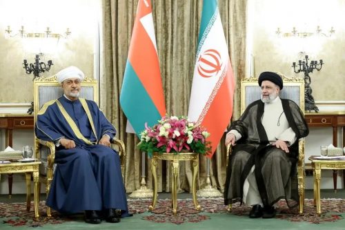 جانب من لقاء السلطان هيثم بن سعيد والرئيس الإيراني إبراهيم رئيسي في طهران