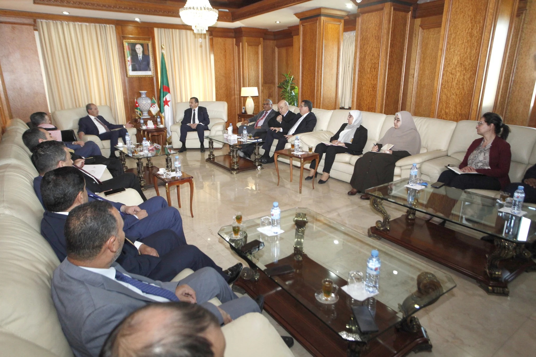 جانب من لقاء وزير الطاقة الجزائري مع وفد برلماني أردني