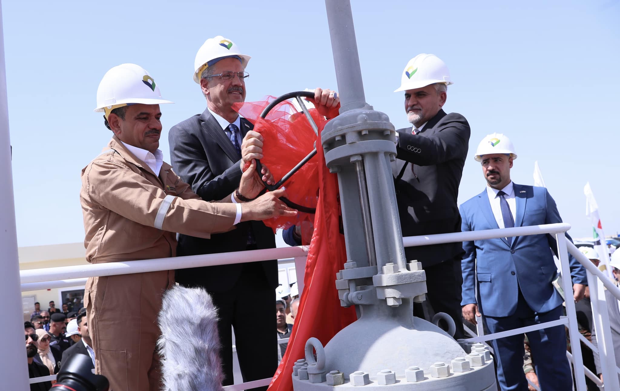 وزير النفط العراقي يفتتح مشروعين جديدين