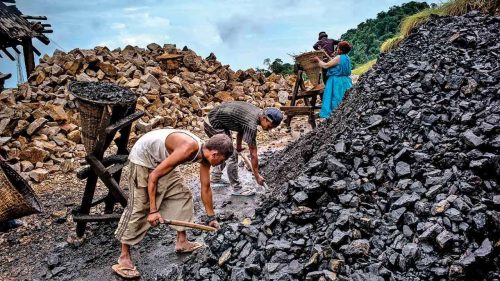 عمال بمنجم فحم في الهند