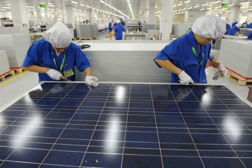تصنيع الألواح الشمسية في الصين