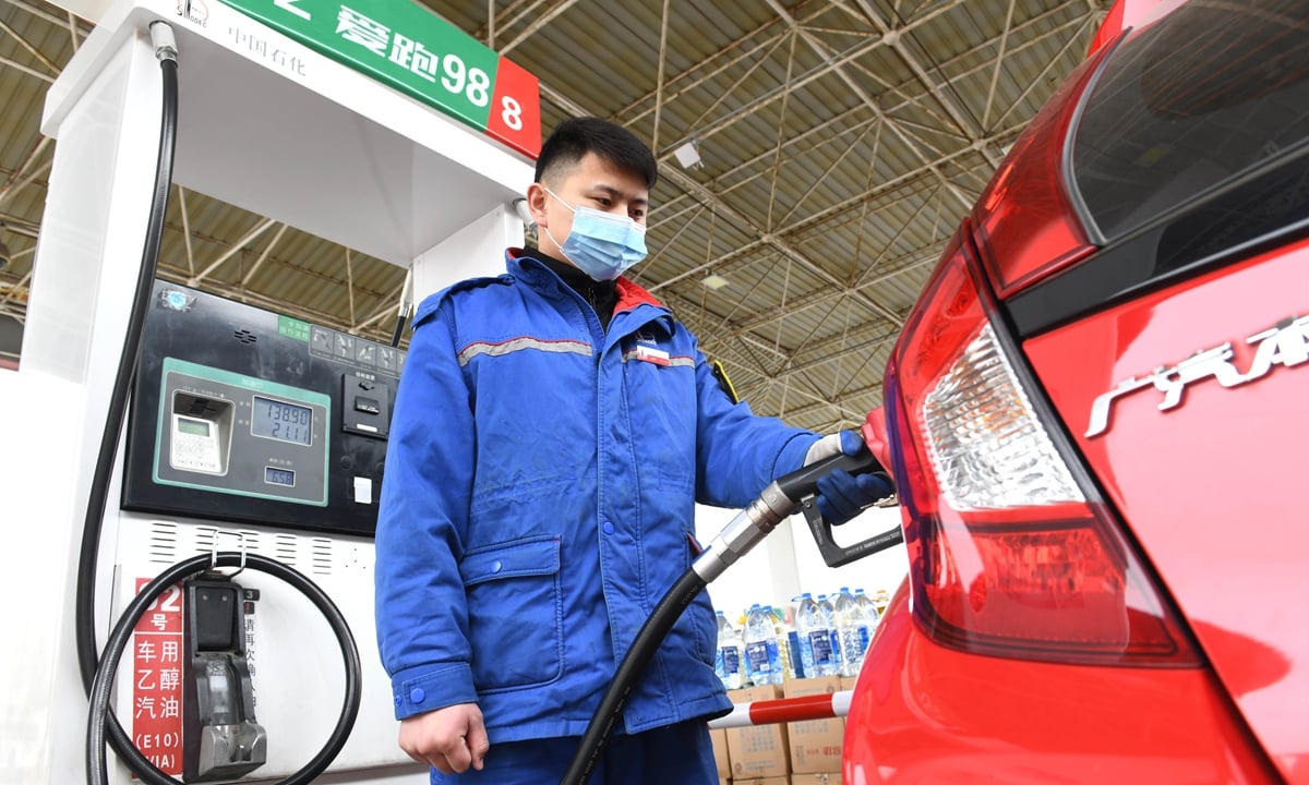 محطة وقود في مدينة شيجياتشوانغ تتوقع ارتفاع أسعار الوقود في الصين خلال الساعات المقبلة