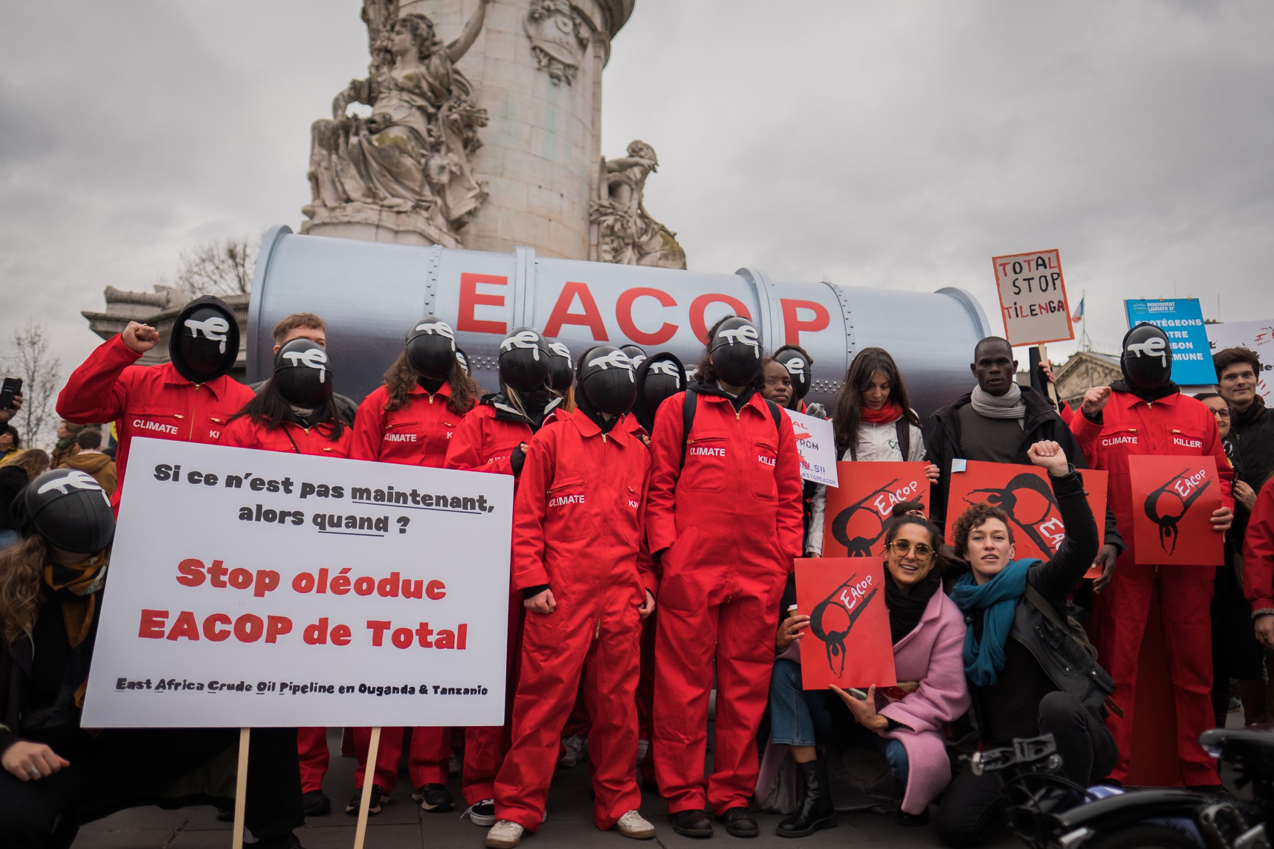 جانب من مظاهرات نشطاء المناخ المناهظة لخط الأنابيب