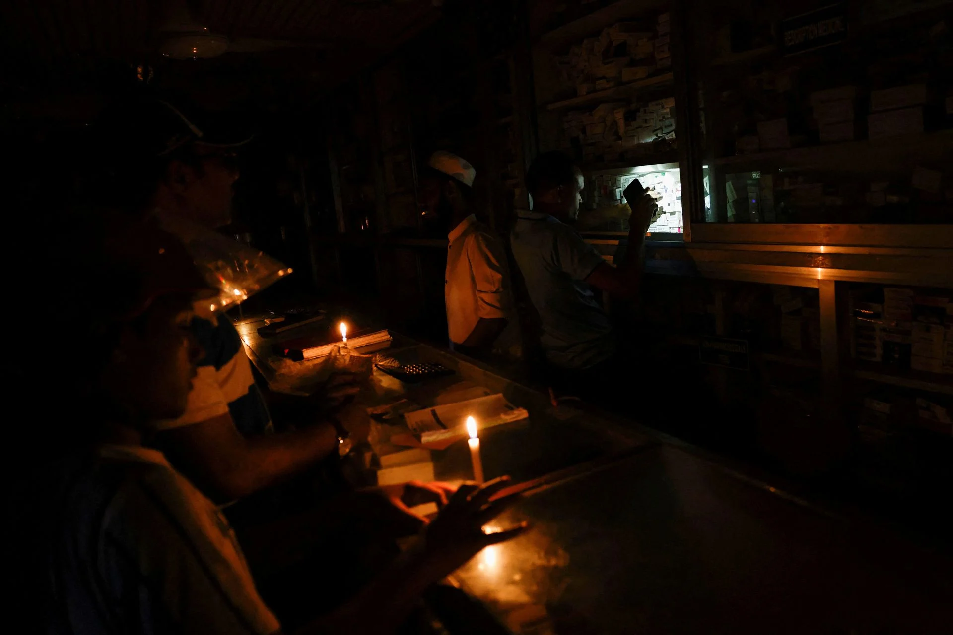 استمرار أزمة انقطاع الكهرباء في بنغلاديش لمدة أسبوعين جديدين
