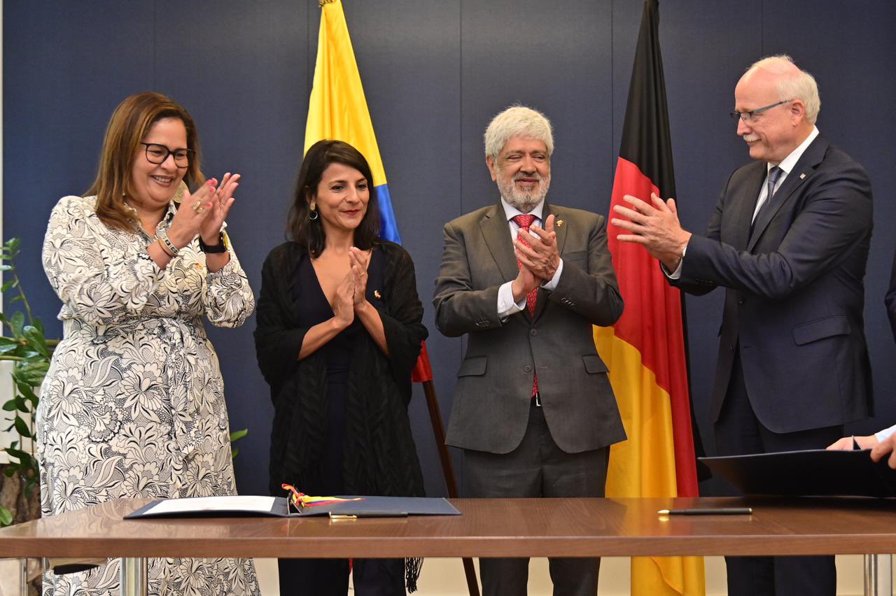 جانب من توقيع مذكرة التفاهم بشأن الهيدروجين بين كولومبيا وألمانيا