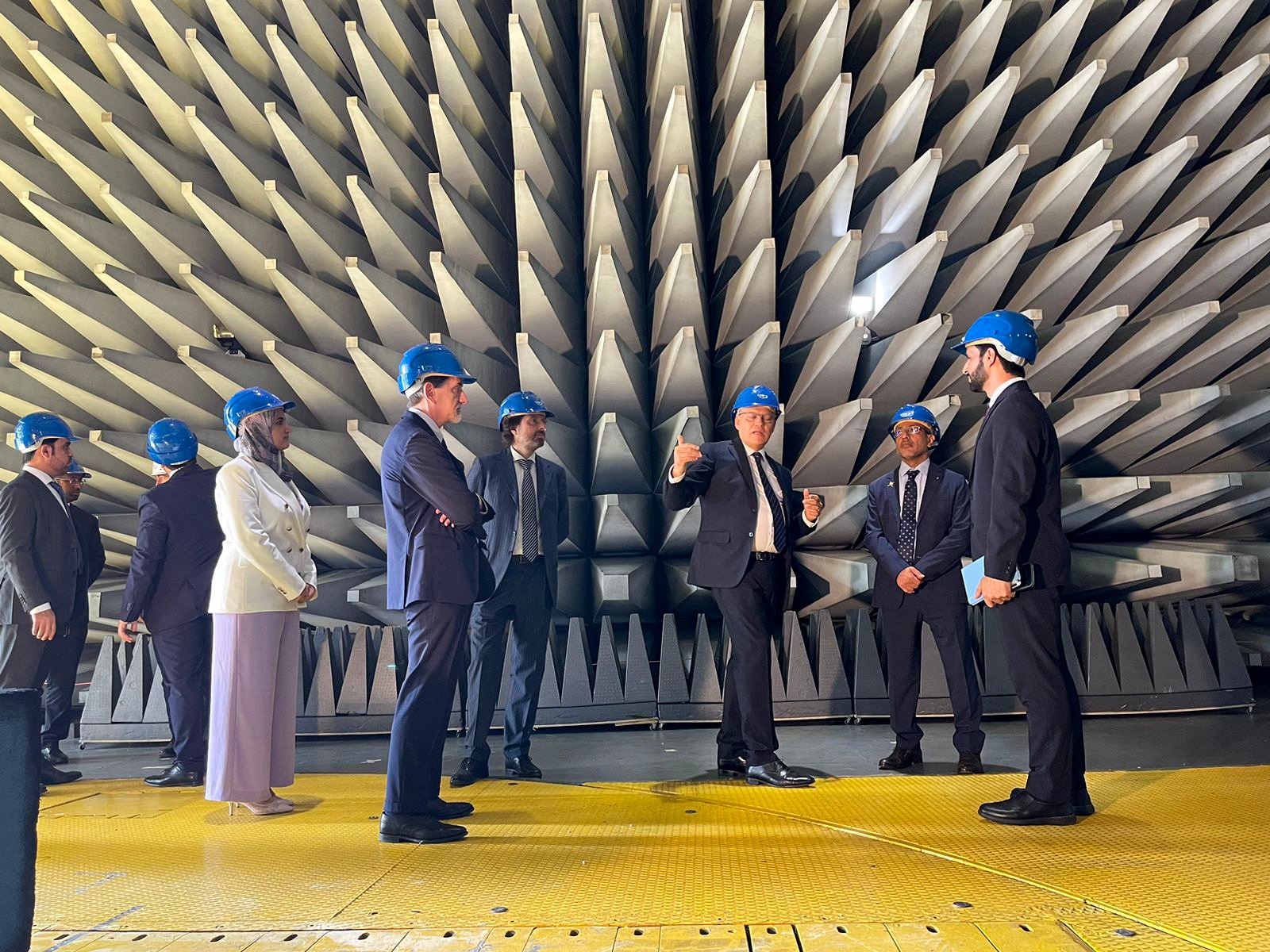 جانب من زيارة وفد سلطنة عمان إلى إيطاليا لبحث التعاون في مجال الطاقة المتجددة