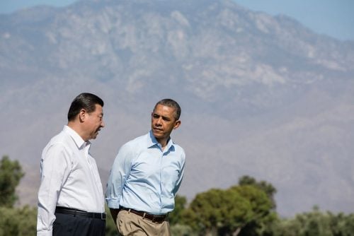 الرئيس الصيني شي جين بينغ والرئيس الأميركي الأسبق باراك أوباما في كاليفورنيا عام 2015 