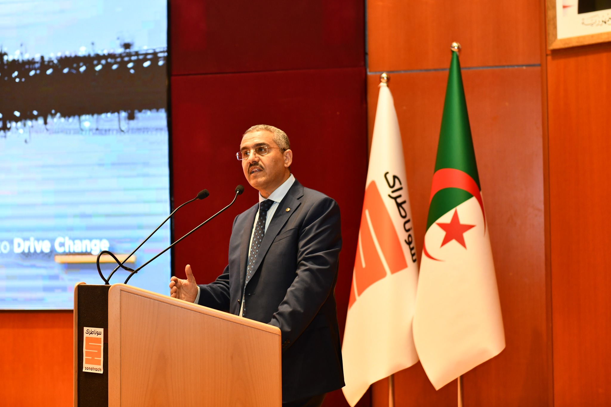 الرئيس المدير العام لشركة سوناطراك في الجزائر توفيق حكار