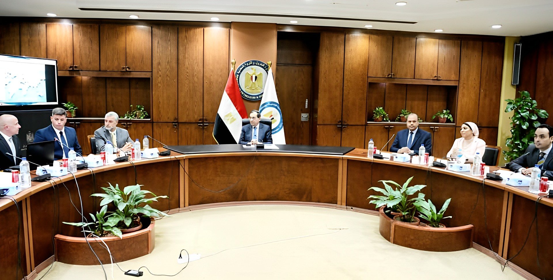 جانب من فعاليات منح وزارة البترول المصرية الرخصة لشركة بنينسولا