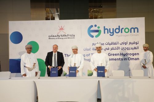 خلال توقيع اتفاق أولى مشروعات الهيدروجين الأخضر في السلطنة 