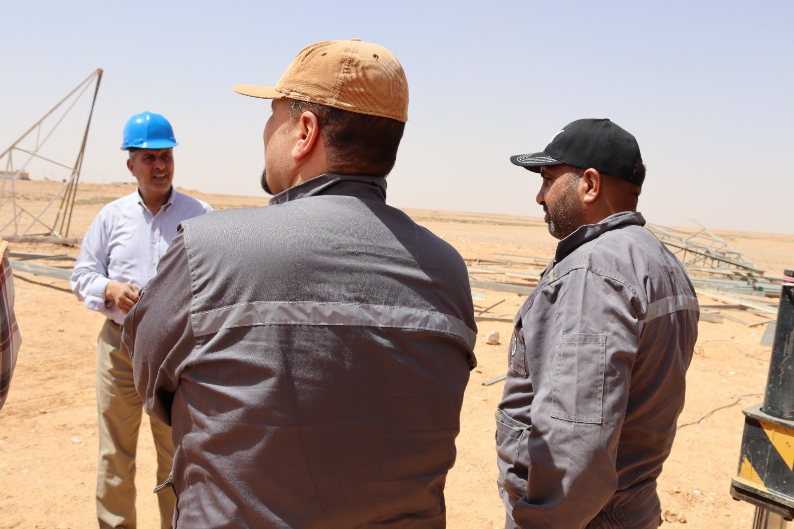 وزير الطاقة الأردني يتفقد مشروعات حقل الريشة الغازي 