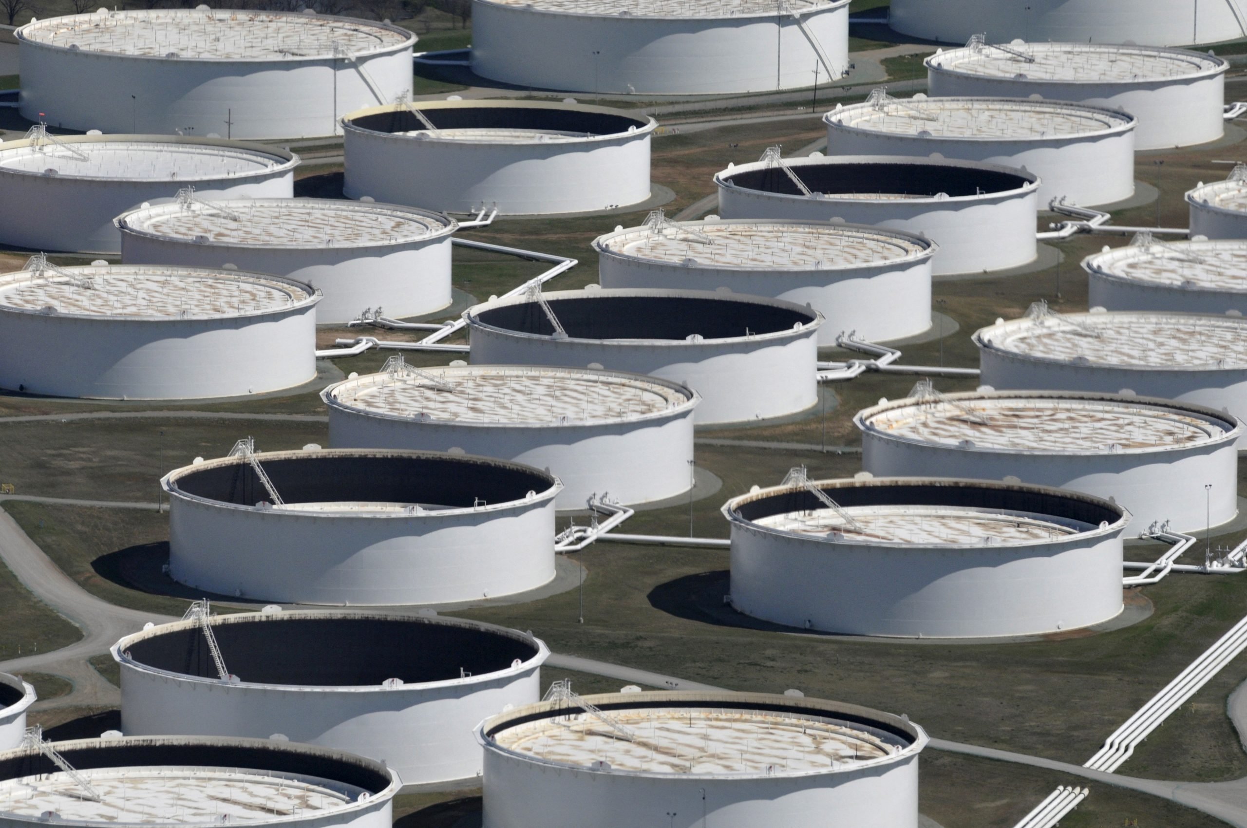 صهاريج تخزين النفط في مركز كوشينغ في أوكلاهوما