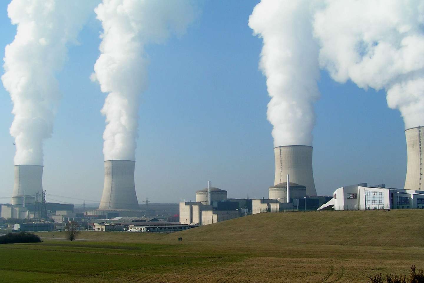 إحدى المحطات النووية ودورها في تحقيق الحياد الكربوني في فرنسا