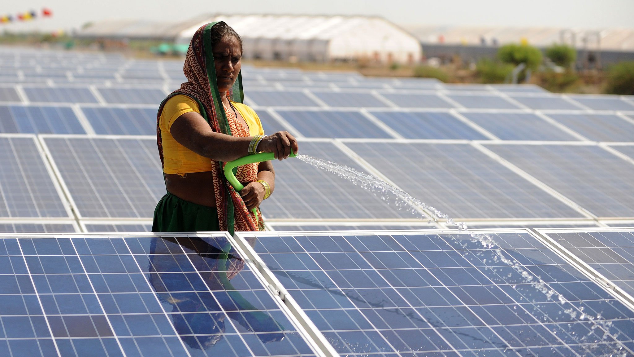 إحدى المزارع الشمسية الهندية