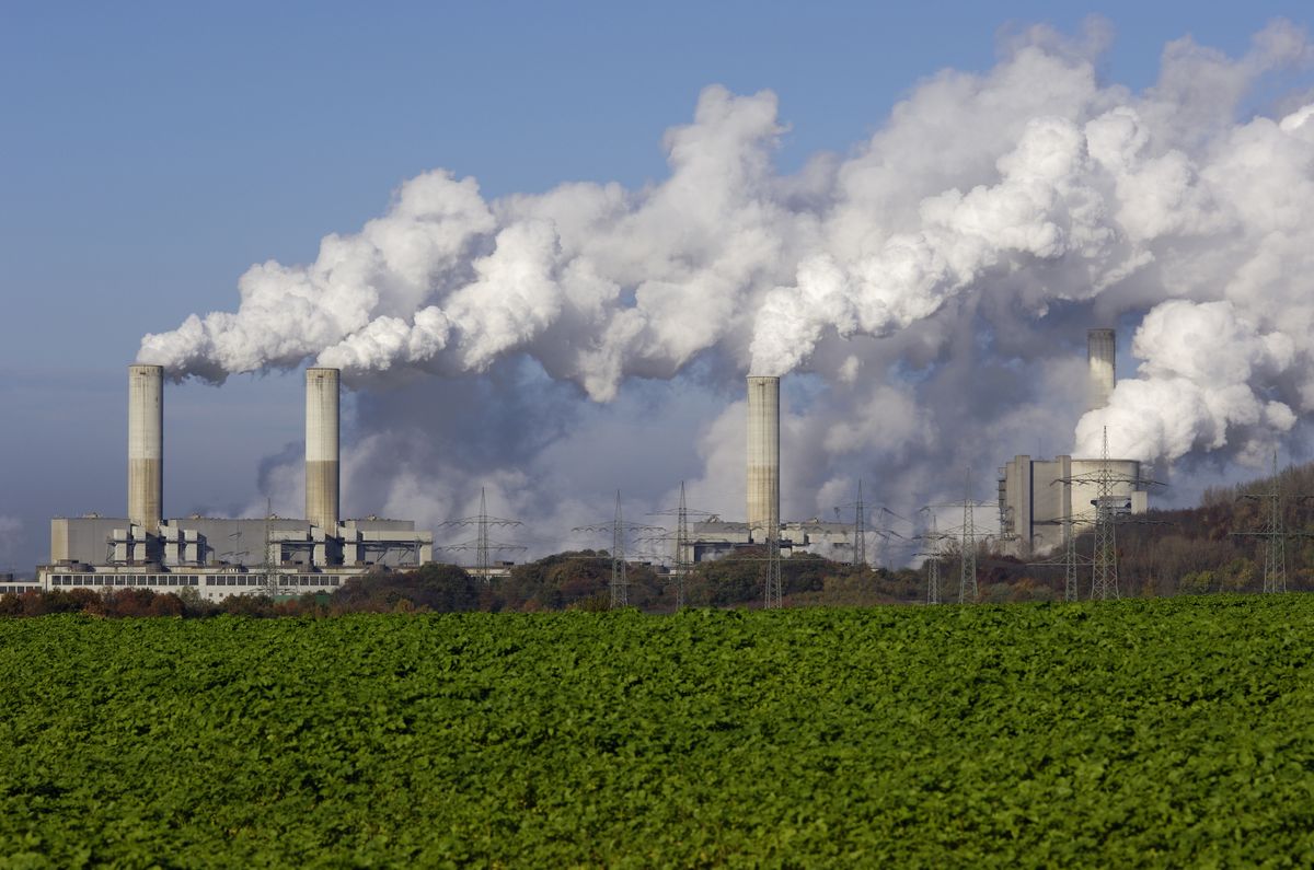 انبعاثات الكربون من محطات توليد الكهرباء
