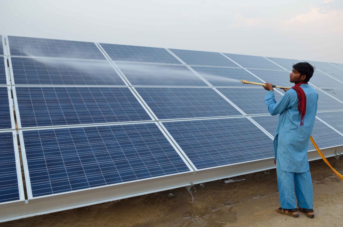 إحدى وحدات الطاقة الشمسية في الهند