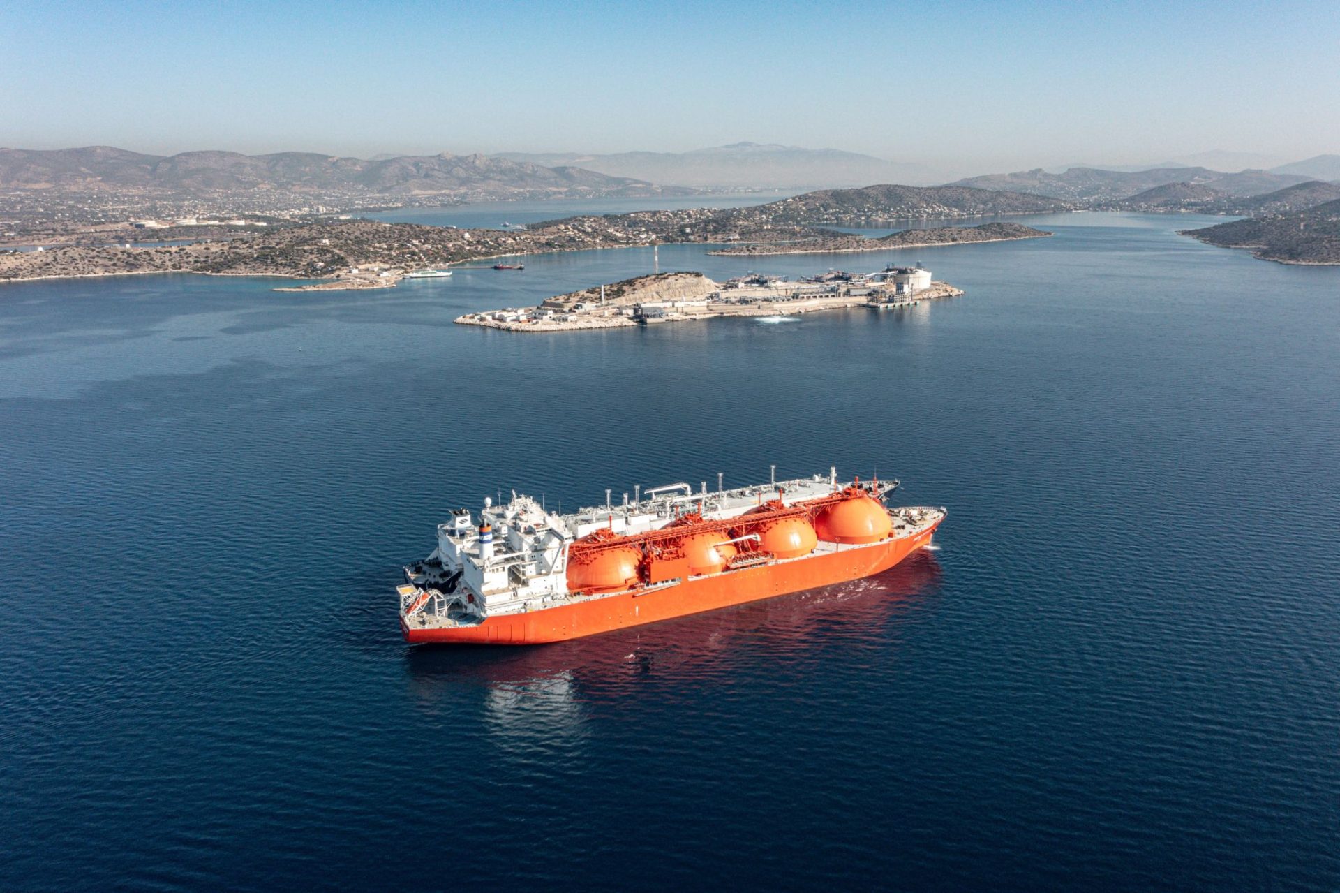 إحدى ناقلات واردات الغاز المسال إلى اليونان
