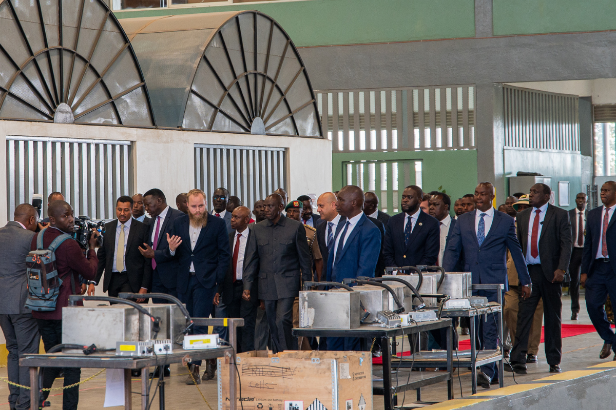 جانب من فعاليات افتتاح أول مصنع لتجميع الدراجات الكهربائية في شرق أفريقيا