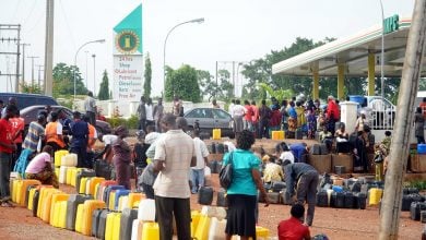 Photo of قفزة بأسعار الوقود في نيجيريا بعد إلغاء الدعم وتعويم العملة