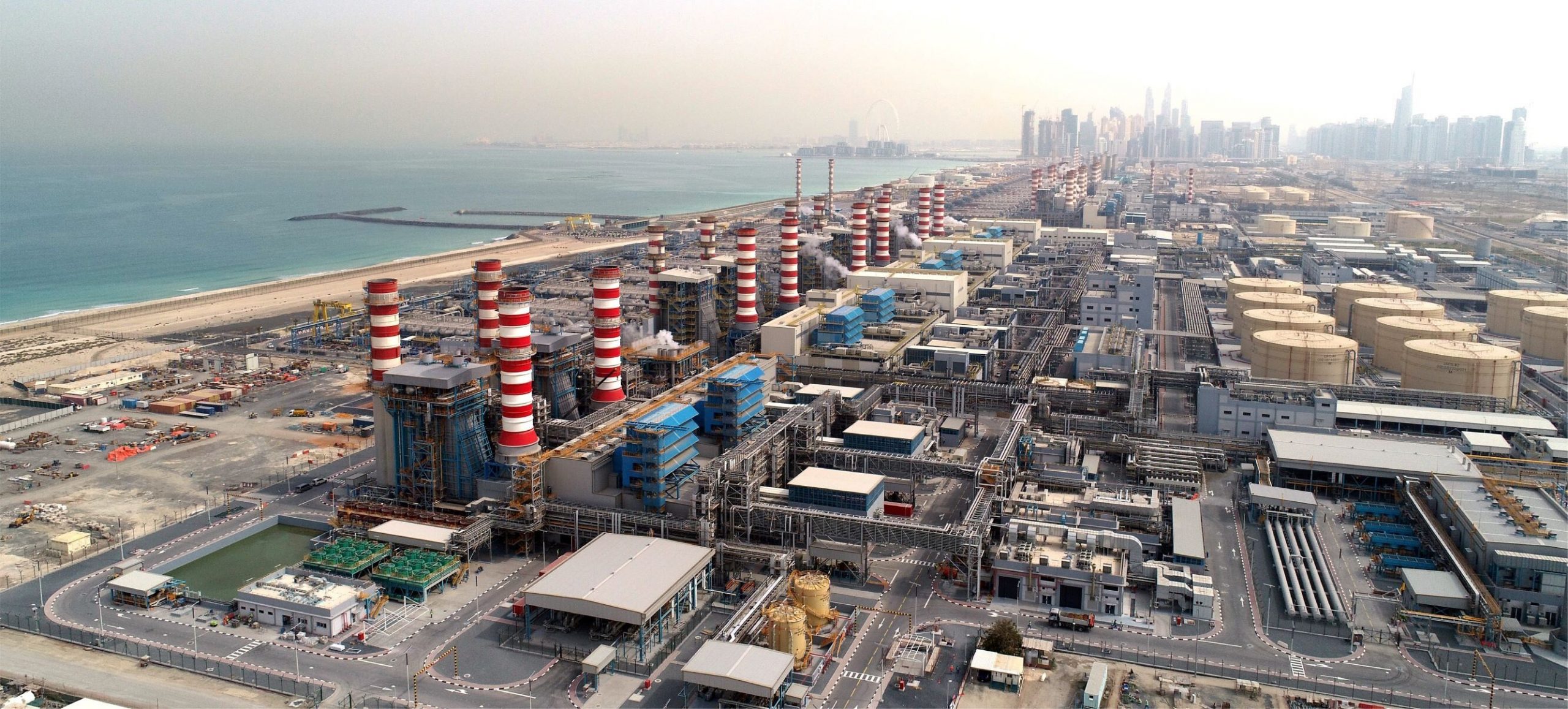 تحلية المياه بالطاقة المتجددة في الإمارات