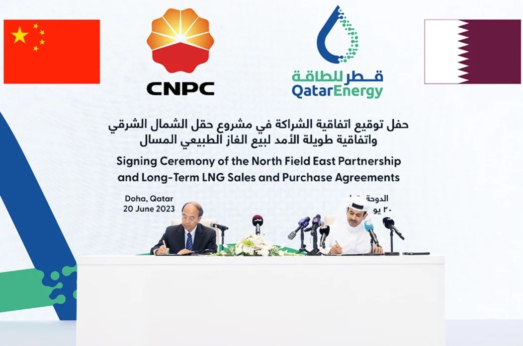 مراسم توقيع الاتفاق بين قطر للطاقة والشركة الصينية