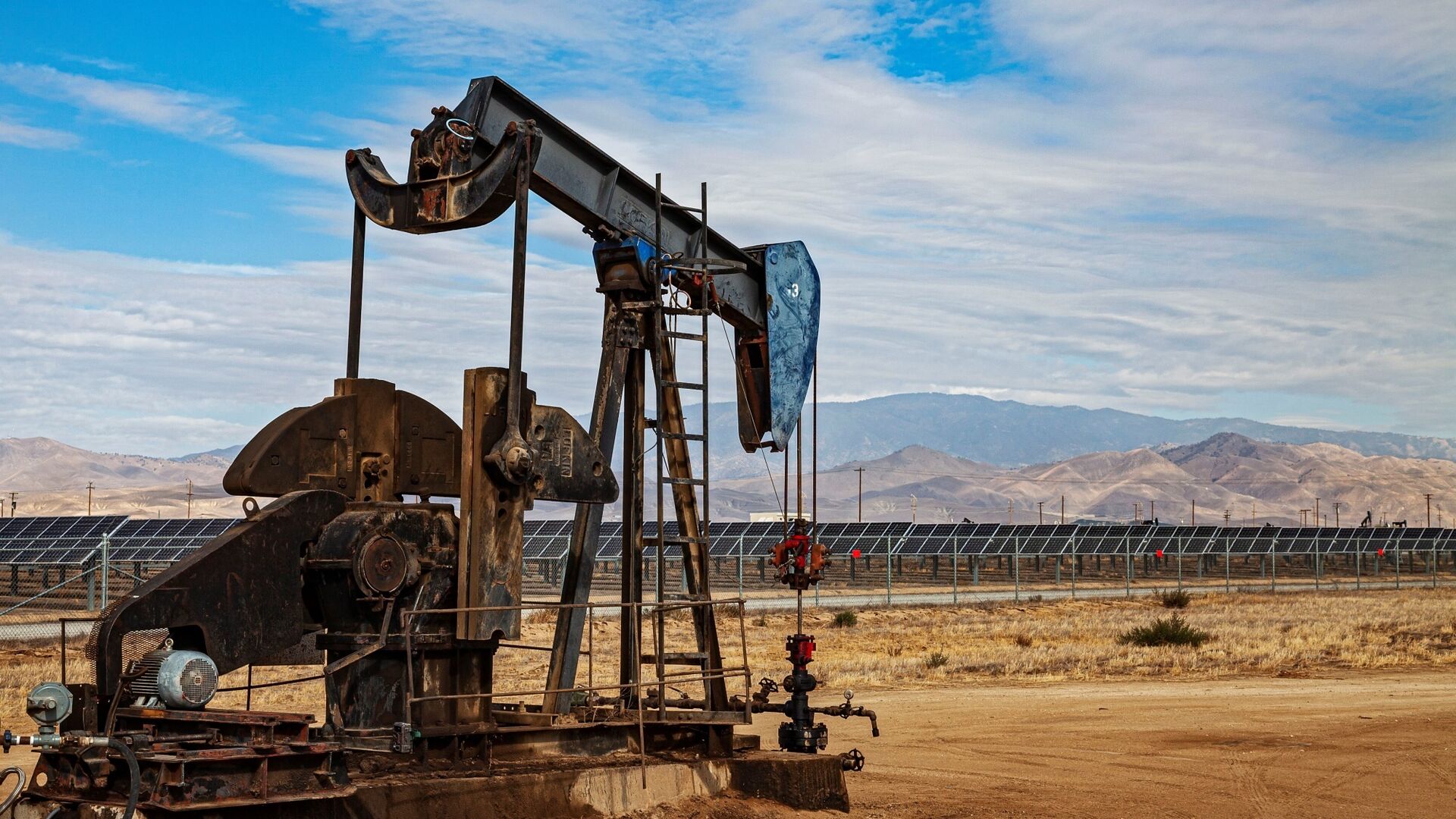 أسعار النفط ترتفع مع توقعات بتراجع المخزونات البرية