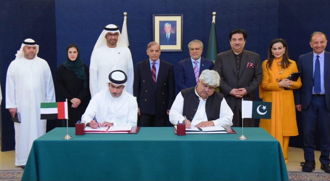 من مراسم توقيع اتفاقية تعاون طاقي بين باكستان والإمارات