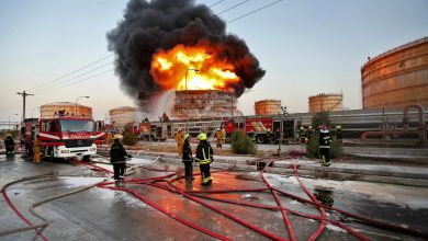 Photo of مخاوف في إيران من انفجارات بسبب حريق مصفاة بندر عباس