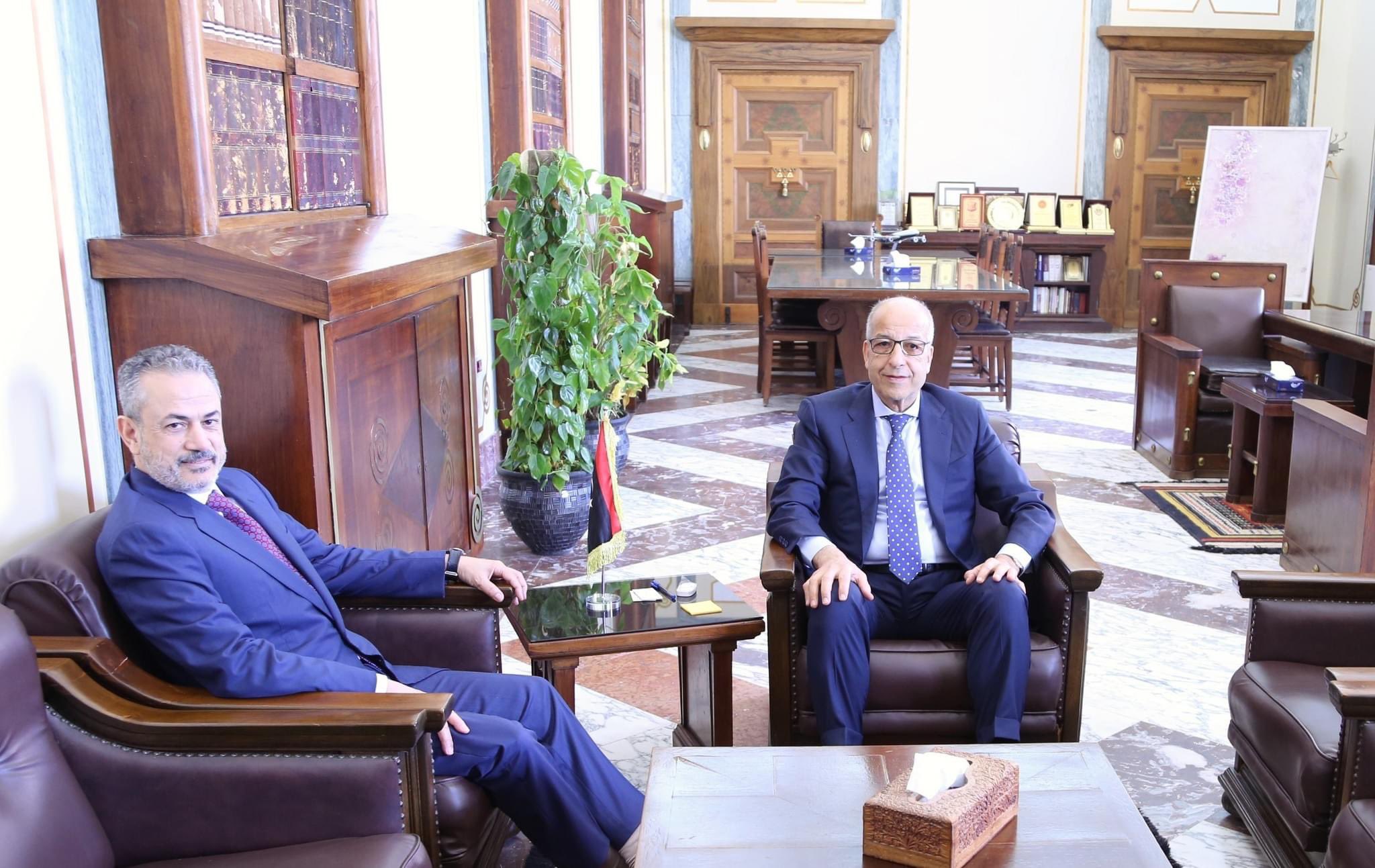 جانب من لقاء بن قدارة مع محافظ مصرف ليبيا المركزي